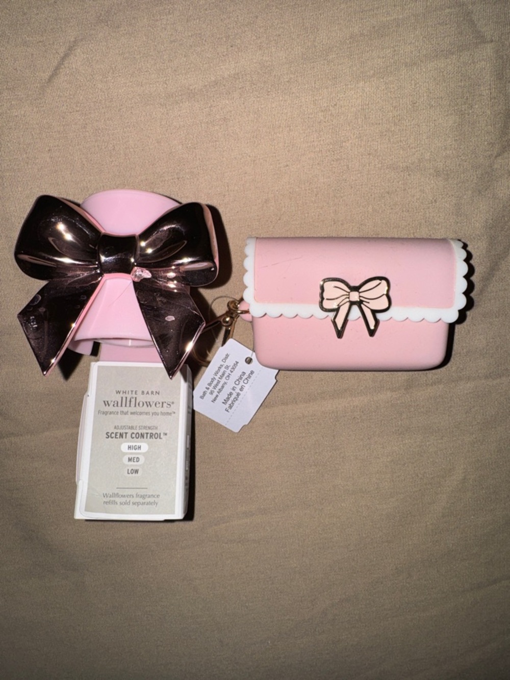 Bow
Scent
Control™
Wallflower
Plug & Scallop
Bow
Snap
Case
PocketBac
Holder